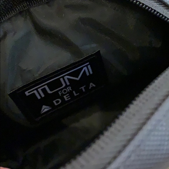 TUMI Delta One Soft Amenities Kit - Picture 3 of 3